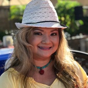 Meet your Posher, Jenifer